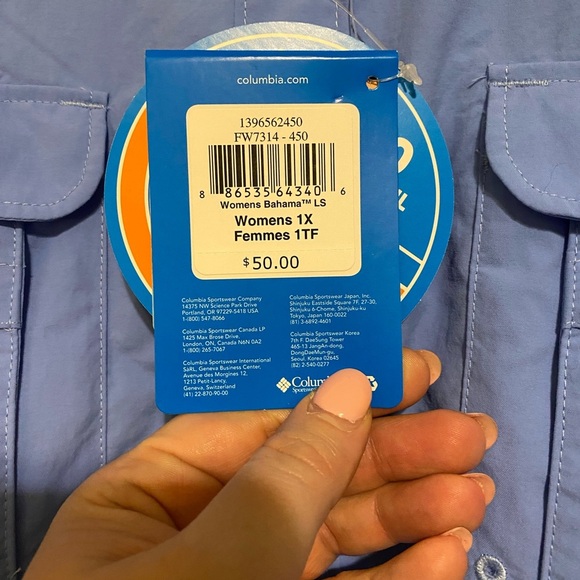 Columbia Women's Light Blue Button-Up Shirt - Picture 2 of 3